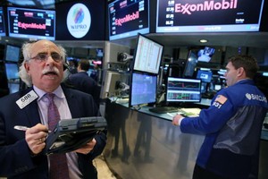 Giới đầu tư xả hàng, chứng khoán Mỹ lao dốc không phanh